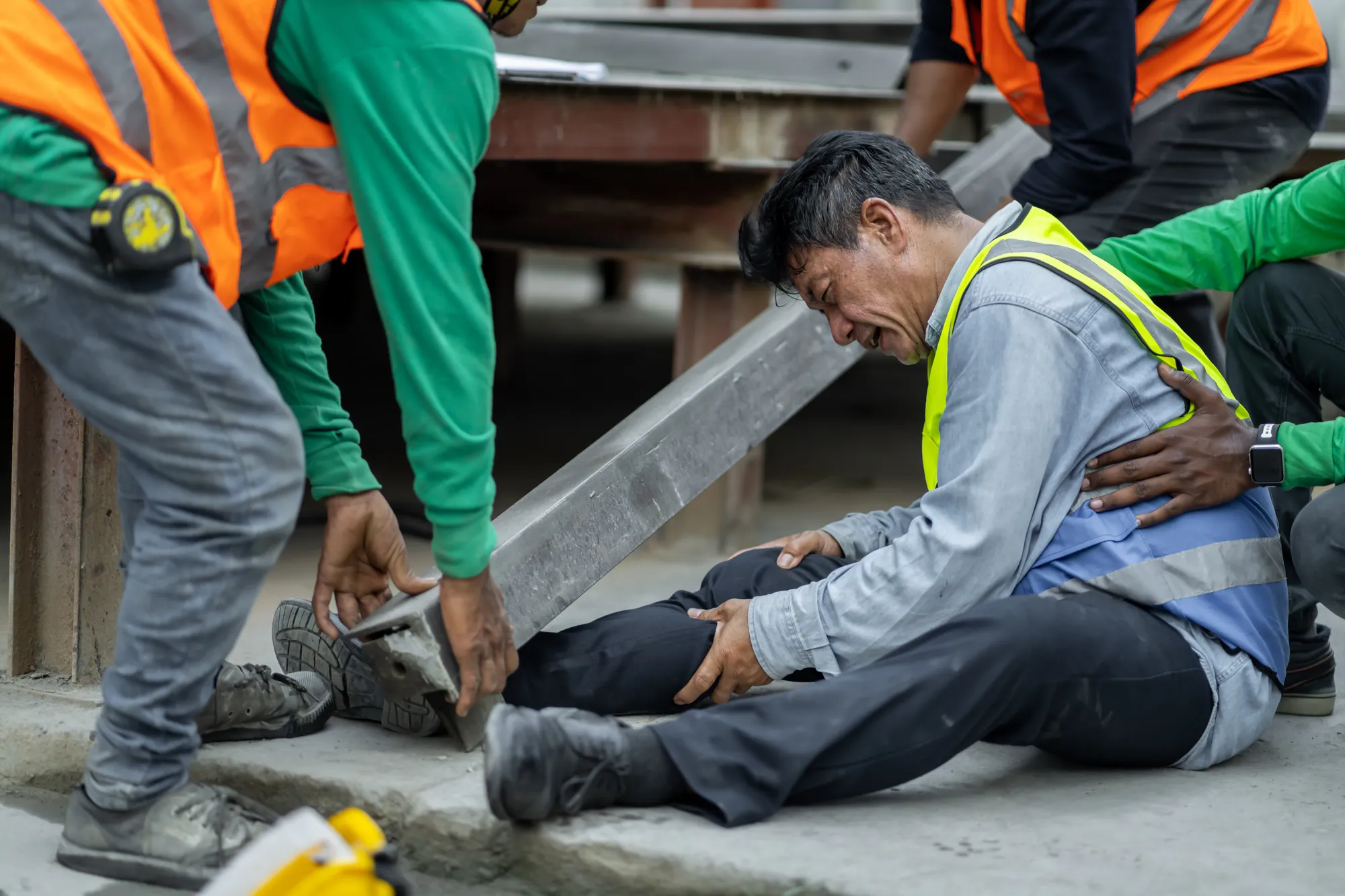 Hispanic construction worker in Miami after a workplace accident, evaluating a workers' compensation claim