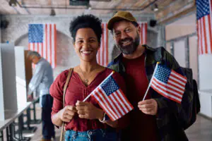 Pareja hispana en Miami explora el Parole in Place para obtener green card sin haber entrado legalmente — HHA Law